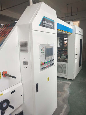 Laminado en frío o en caliente Sistema de laminado de chapa corrugada Alimentado por una máquina de 30 kW de potencia que garantiza un proceso de laminación suave