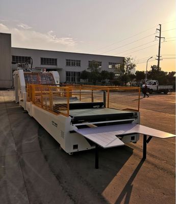pegamento de alta velocidad 1650m m automático de la etiqueta de la flauta de 1450m m que pega la flauta Laminatorr para el papel acanalado