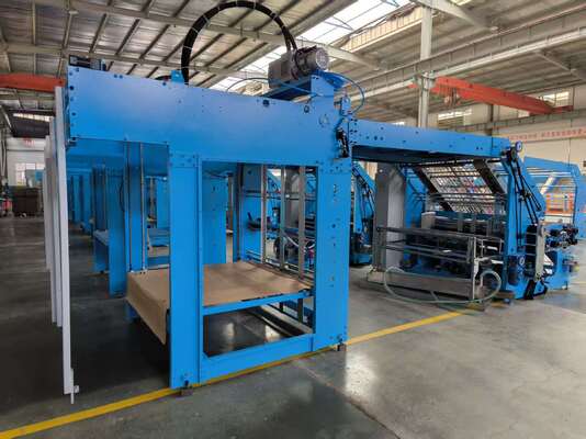 Máquina laminadora automática de flauta que soporta la laminación precisa de cartón corrugado y mejora la capacidad de producción
